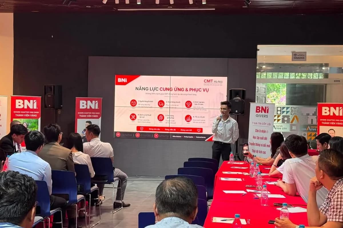 Đại diện CMT Hà Nội trình bày năng lực cung ứng và phục vụ