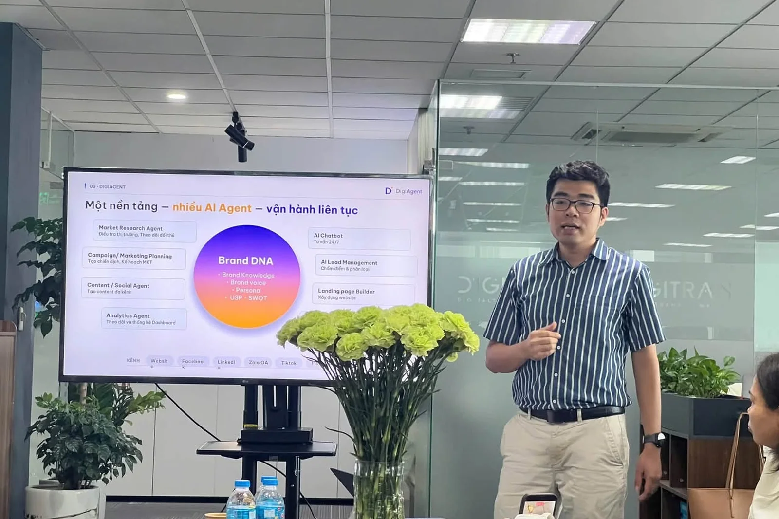 Đại diện Digitran giới thiệu nền tảng DigiAgent trước các thành viên BNI Givers Chapter