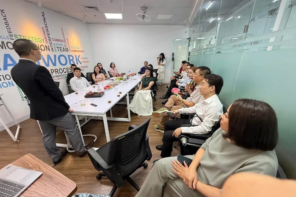 Các thành viên chapter góp ý về không gian và quy trình phục vụ